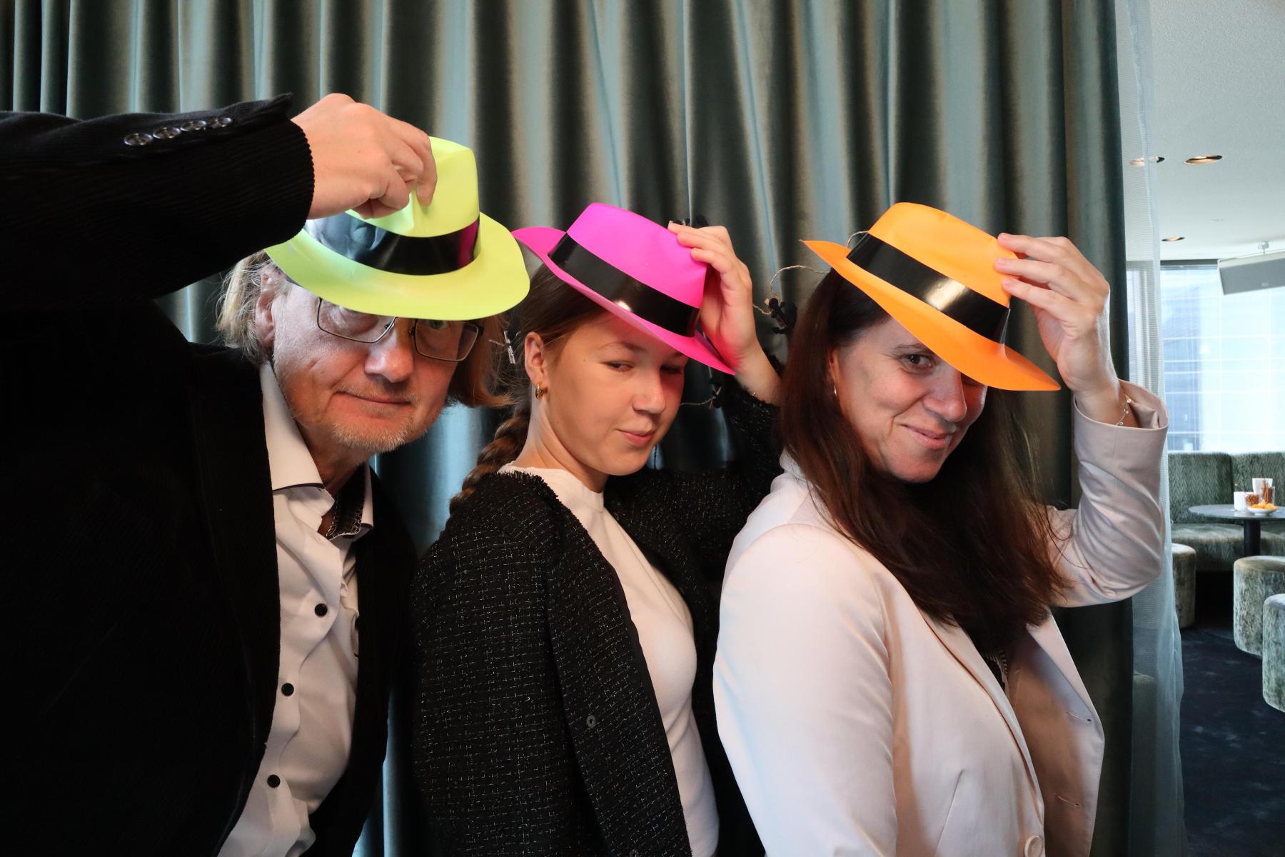 2025-05-17-16-31-16_000_premiumfotobox
