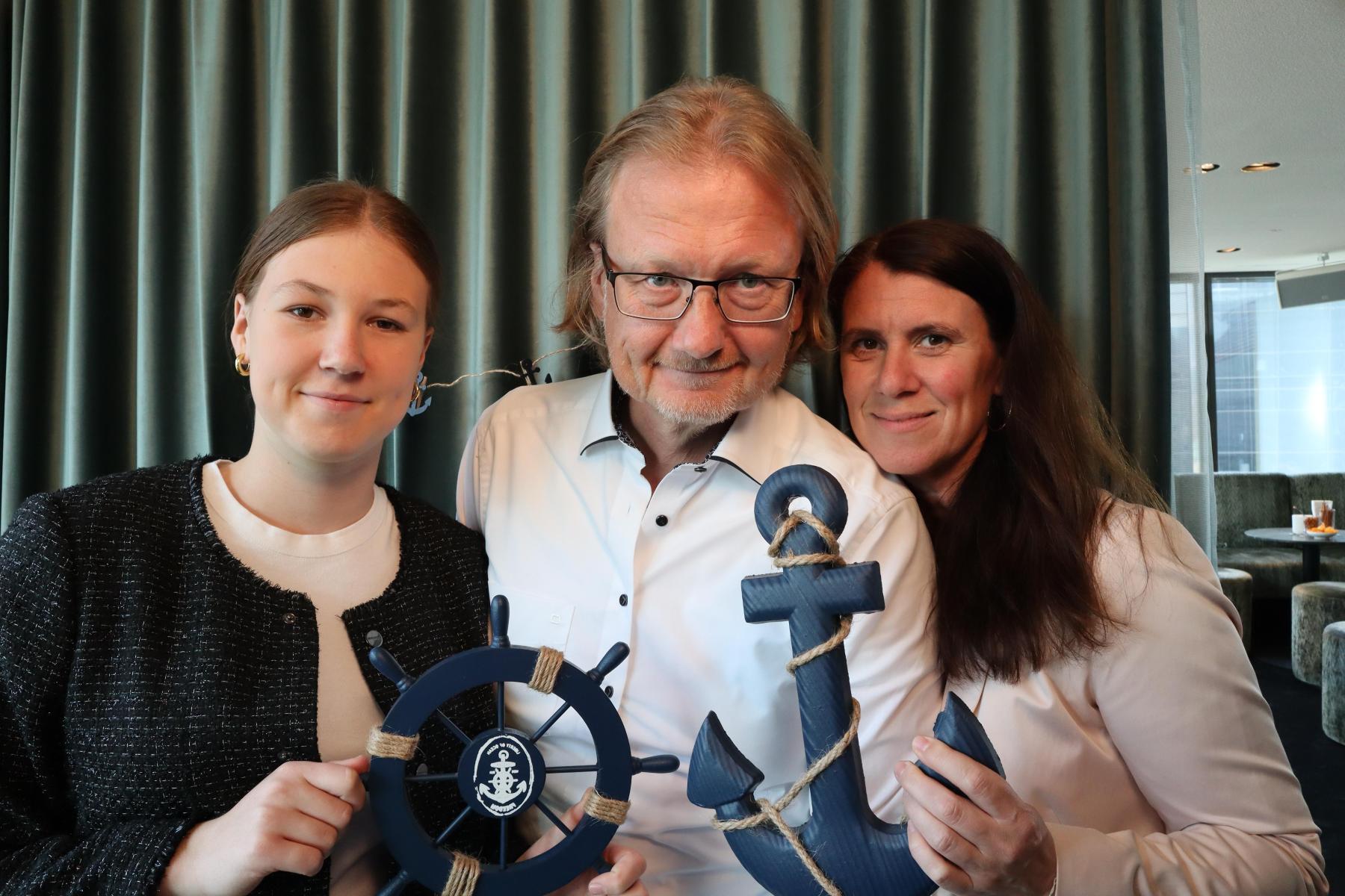 2025-05-17-17-37-09_000_premiumfotobox