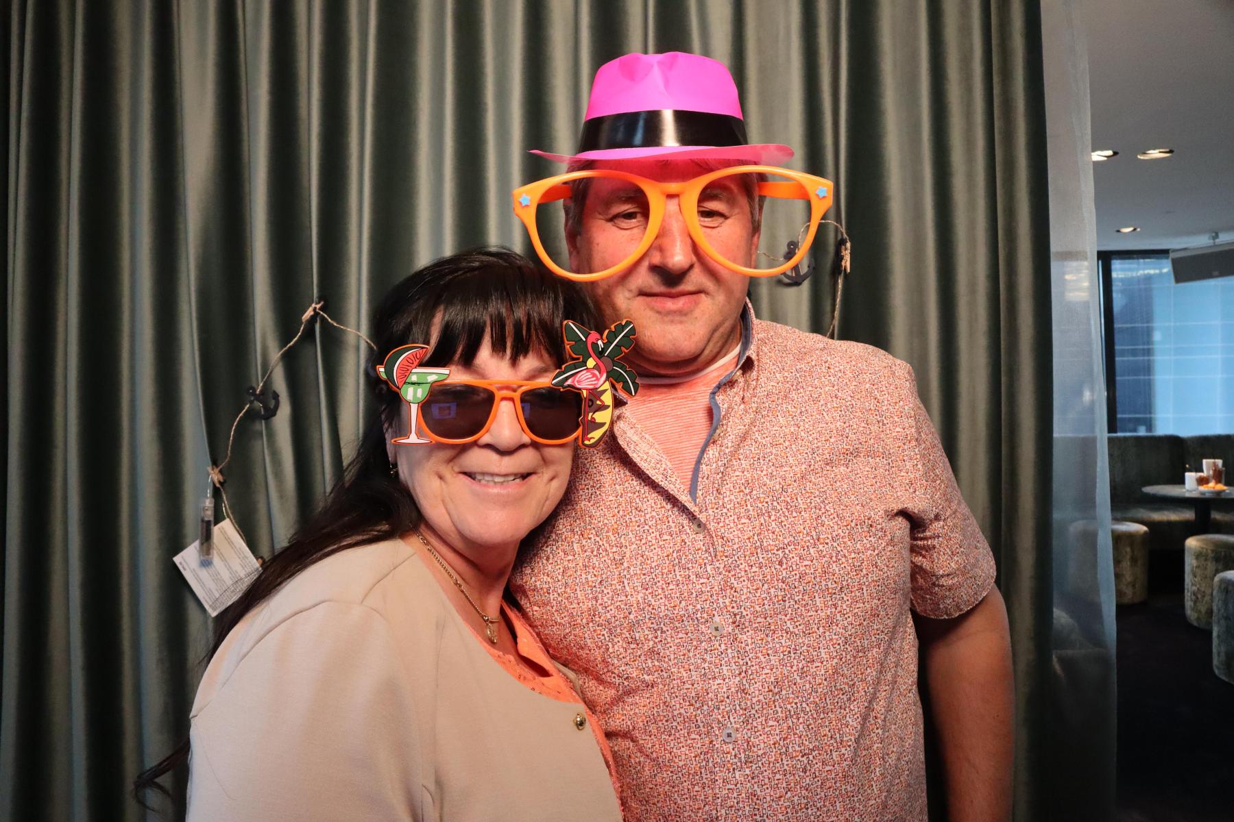 2025-05-17-19-50-41_001_premiumfotobox