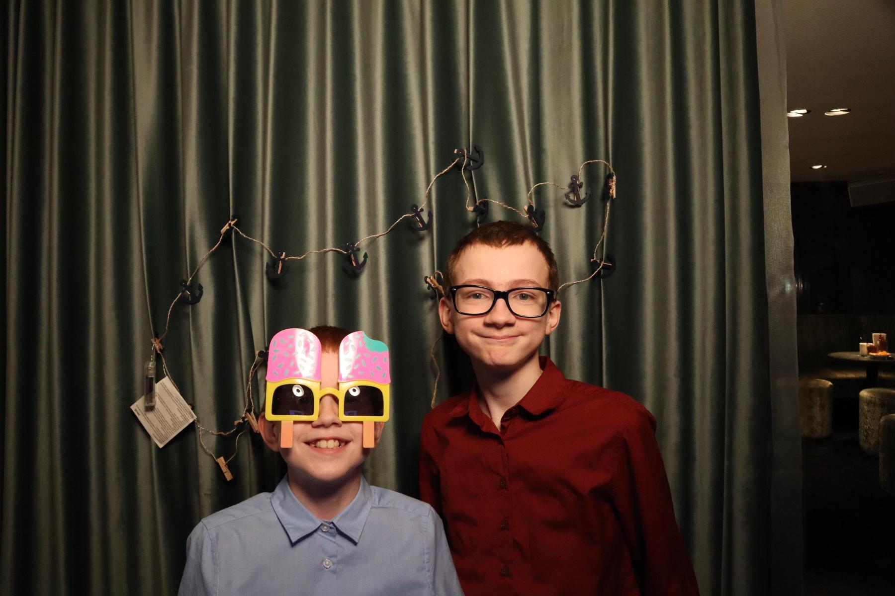2025-05-17-21-10-04_000_premiumfotobox