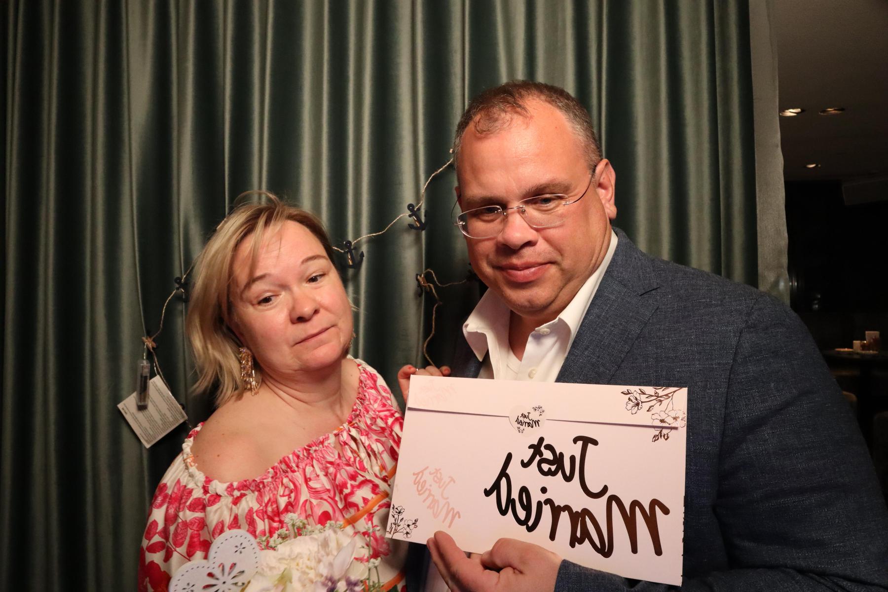 2025-05-17-23-04-38_000_premiumfotobox