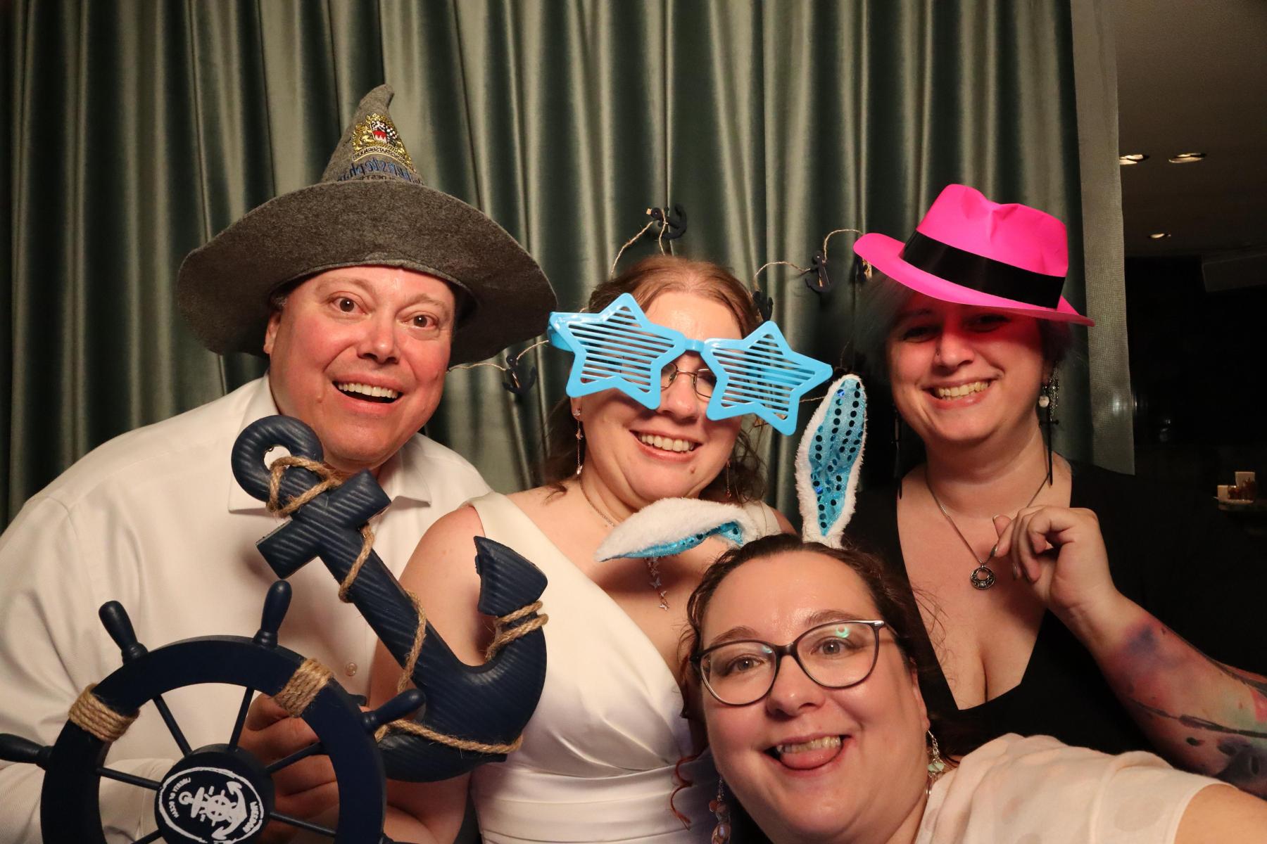 2025-05-17-23-50-15_000_premiumfotobox
